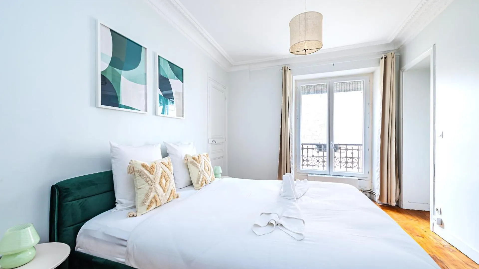 Apartment Blue And Pink Flat Next Montparnasse