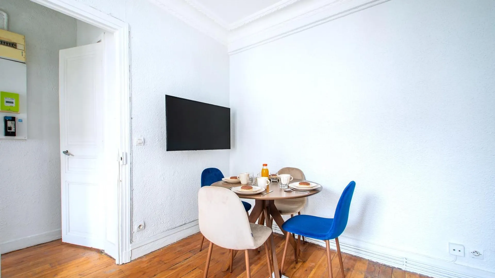 Blue And Pink Flat Next Montparnasse Apartment *